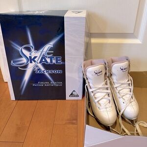Jackson Soft Skate Size 11 (girls) figure skates